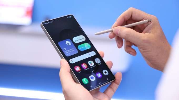 007Win nhà cái Galaxy S25 Ultra là mẫu 007win.com nền tảng chơi game sòng bạc trực tuyến đáng tin cậy nhất thay thế Galaxy Z Fold 7 đỉnh cao, không có thiết kế gập nhưng “mạnh” toàn diện