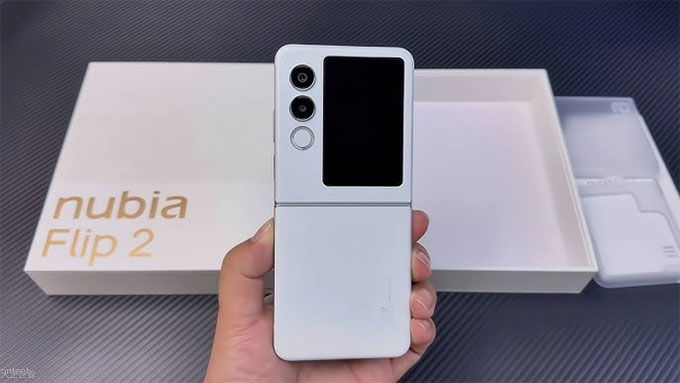 Cấu hình Nubia Flip 2 được trang bị vi xử lý MediaTek Dimensity 7300X