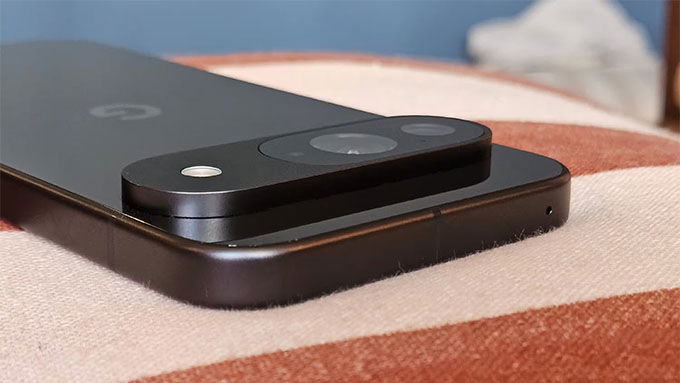 Chất liệu hoàn thiện tương tự nhau trên Pixel 9