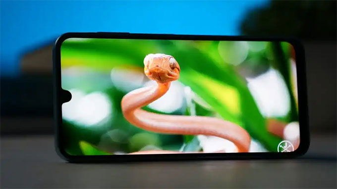 Màn hình Super AMOLED lớn và sống động trên A16