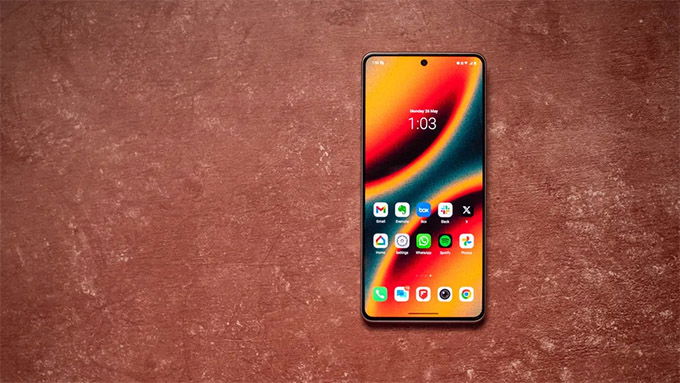 Màn hình AMOLED 6,78 inch sống động