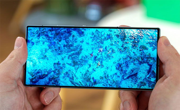 Màn hình Red Magic 10 Air sử dụng tấm nền AMOLED 6.8 inch