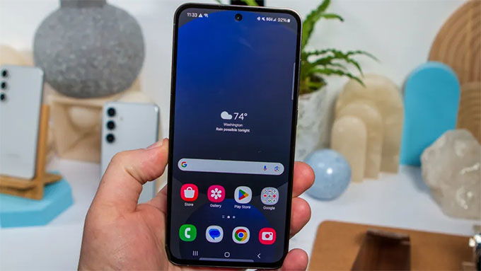 Khả năng hiển thị: Galaxy S24 FE và Pixel 9a