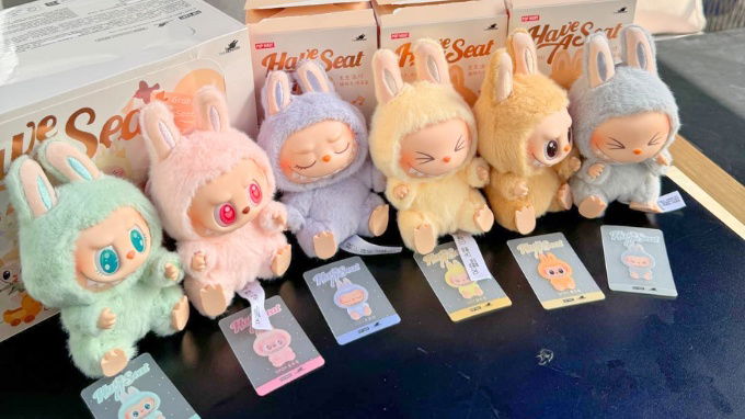 Vậy nên mua Labubu V2 hay V1?