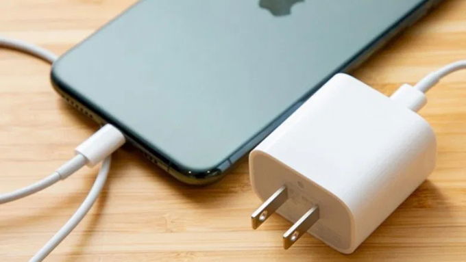 Những rủi ro khi sử dụng củ sạc iPhone 20W không chất lượng