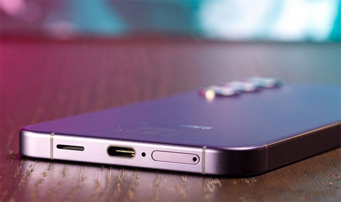 Dung lượng pin 4900mAh của Galaxy S24 Plus có thể hỗ trợ sử dụng liên tục khoảng 6-7 giờ