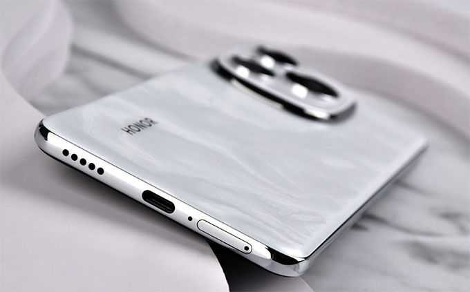 Dung lượng pin 8000mAh là điểm nhấn lớn nhất của Honor Power 5G