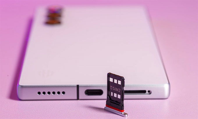 Pin 6000mAh, sạc nhanh 80W