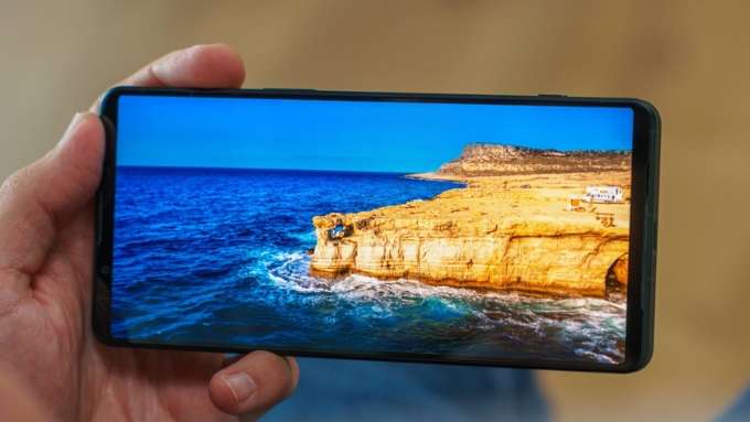 So sánh Sony Xperia 1 VII vs Galaxy Z Fold 7 về pin