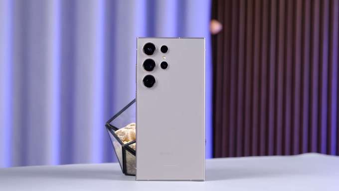 So sánh nên mua S24 Ultra cũ hay 16 Plus cũ về thiết kế bên ngoài