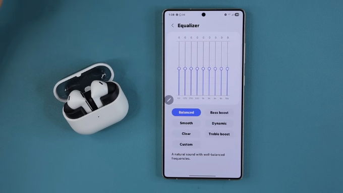Galaxy Buds 3 FE được trang bị driver động 11mm, mang đến âm bass sâu, âm treble trong trẻo và tổng thể cân bằng