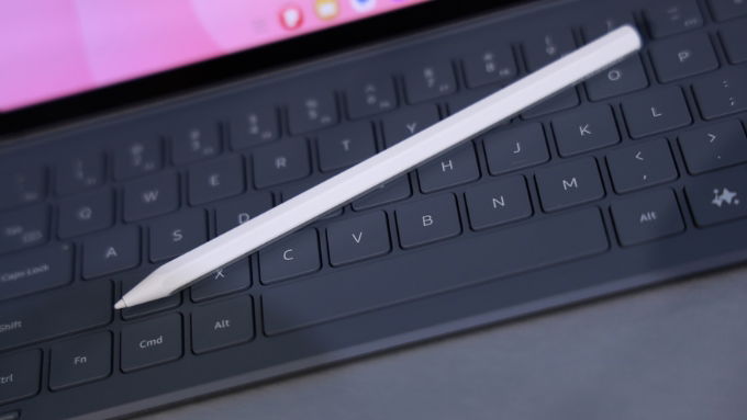 Khi so sánh Galaxy Tab S11 Ultra và Galaxy Tab S11, có thể thấy hai máy đều đi kèm S Pen thế hệ mới nhất