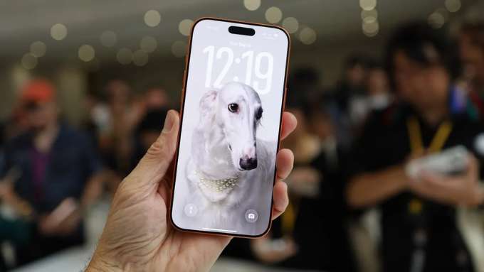 Màn hình luôn là tâm điểm khi so sánh iPhone 17 Pro Max và Pixel 10 Pro XL