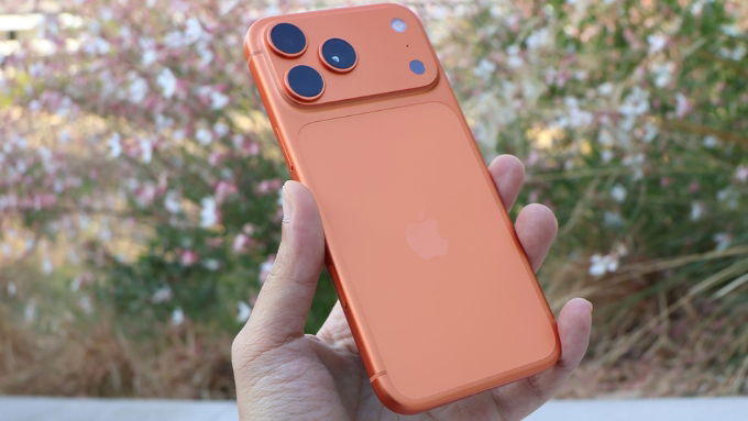 So sánh iPhone 17 Pro Max và Pixel 10 Pro XL về thiết kế