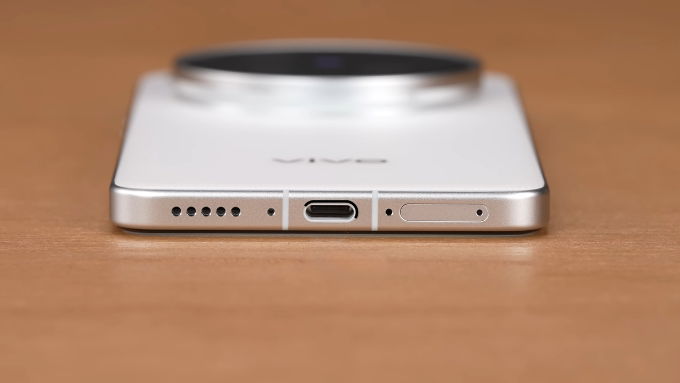 Vivo X200 Ultra vượt trội hơn với pin silicon-carbon 6.000mAh,