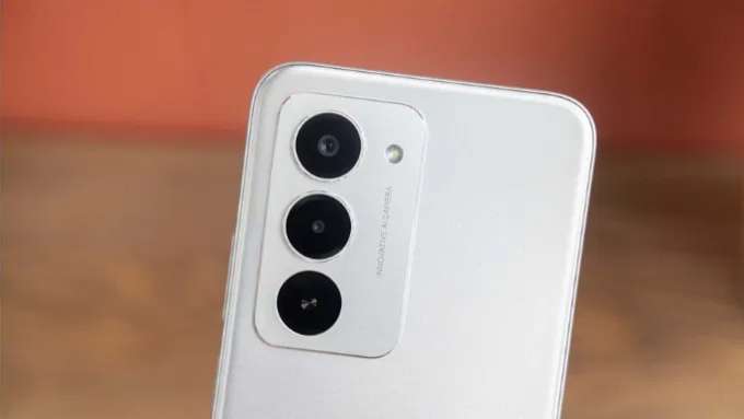 Hệ thống camera trên Redmi 15 4G gồm 3 ống kính, đáp ứng nhu cầu nhiếp ảnh tốt