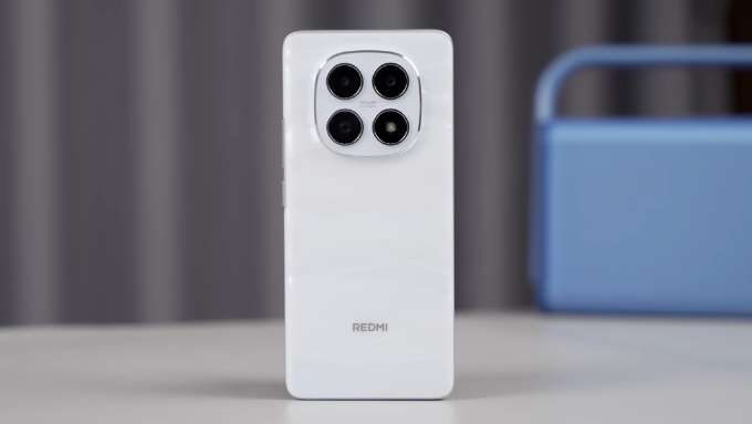 Qua việc so sánh Redmi 15 4G và Redmi Note 15 5G, mỗi máy đều sở hữu kiểu dáng hiện đại, sang trọng