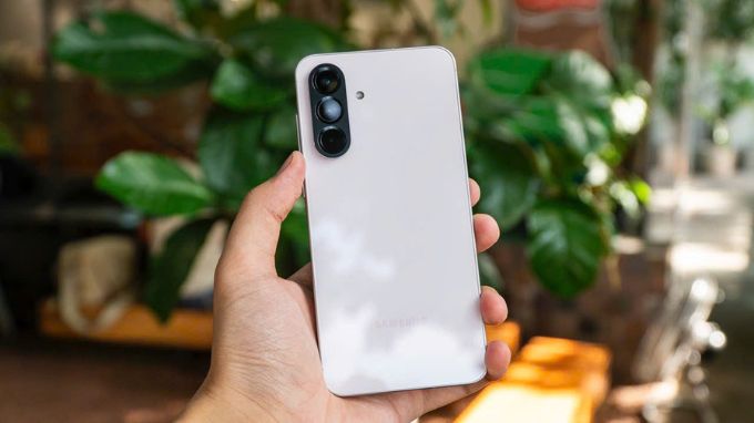 So sánh thiết kế 007Win6 thể thao, đá gà, bắn cá, game bài, nổ hũ Reno14 F và 007Win nhà cái Galaxy A56