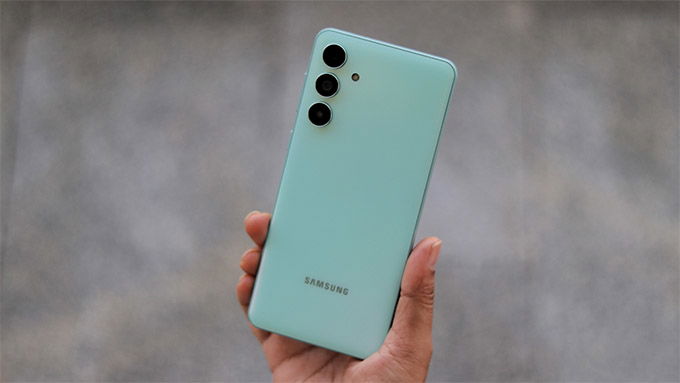Galaxy M55 5G sở hữu thiết kế tinh tế với độ mỏng 7.8mm