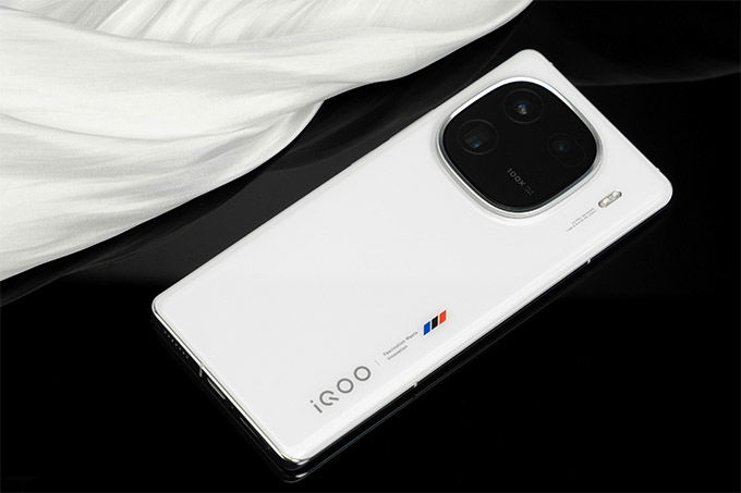 Thiết kế của iQOO 12 Pro 5G sang trọng, bền bỉ