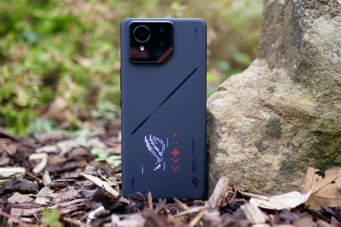 ROG Phone 9 Pro sở hữu thiết kế bóng bẩy nhưng mạnh mẽ