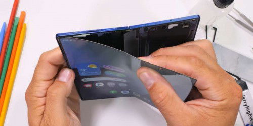 Tháo rời Galaxy Z Fold 7: Hé lộ những chi tiết thú vị về vật liệu cao cấp