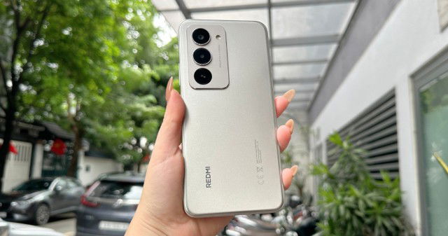 Đánh giá Redmi 15 4G chi tiết: Có gì hấp dẫn ngoài viên pin 7.000mAh?