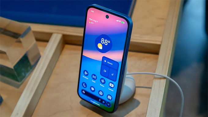 Google đã trang bị sạc không dây từ tính Qi2 cho Pixel 10