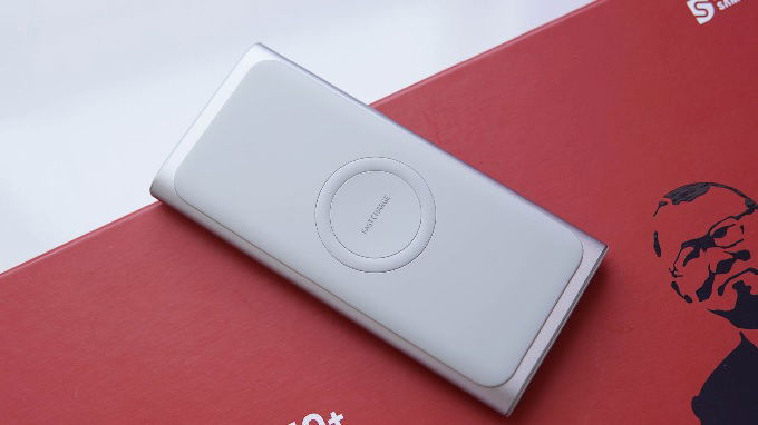 Hộp quà tặng kèm pin sạc dự phòng 10.000mAh