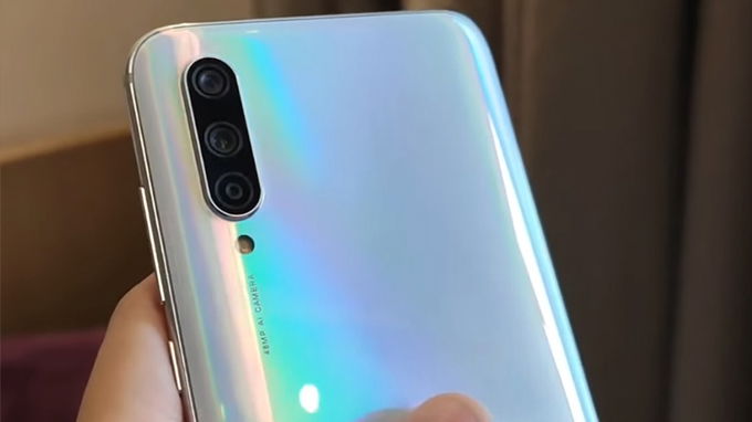 Xiaomi CC9 gây ấn tượng với người dùng thì nằm trong phân khúc giá rẻ nhưng được thiết lập đến 3 camera mặt sau