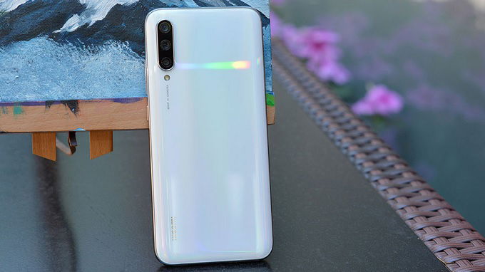 Thiết kế Mi CC9e cũng rất liền lạc