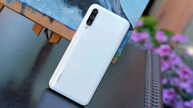 Camera trước Mi CC9e có độ phân giải lên đến 32MP