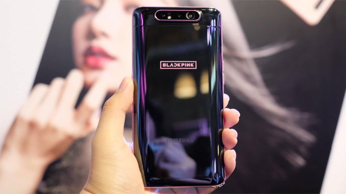 Galaxy A80 BlackPink Limited Edition này lấy màu đen làm chủ đạo