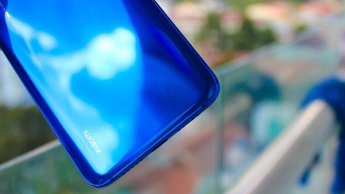 Logo Xiaomi có khả năng phát sáng như đèn thông báo