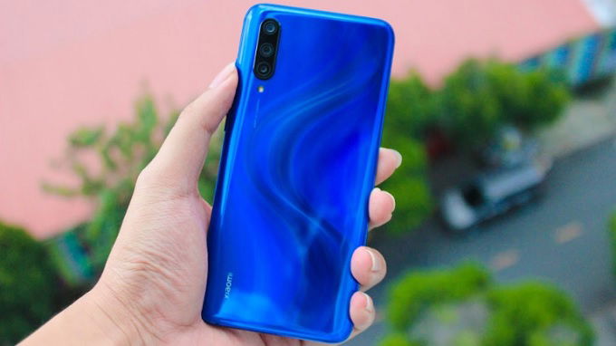 Mi CC9 có mặt lưng hoa văn độc đáo