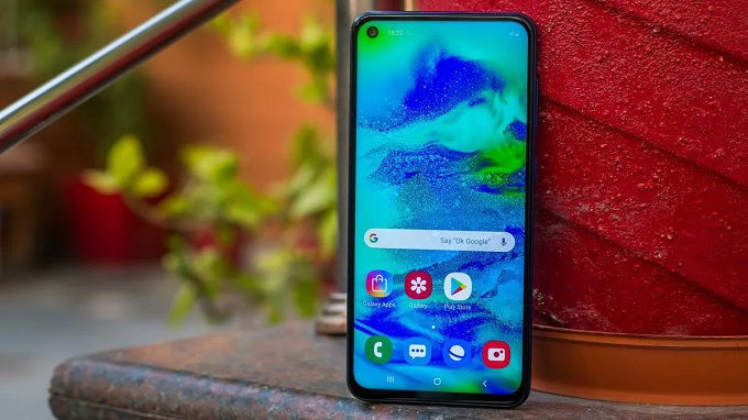 Màn hình nốt ruồi của Galaxy M40 độc đáo