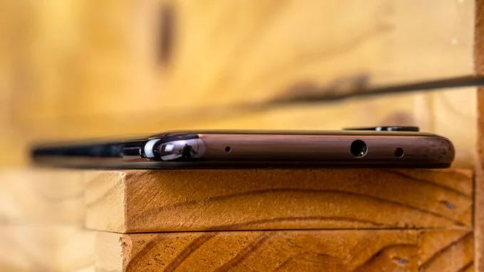 Xiaomi Mi A3 vẫn giữ lại jack cắm tai nghe 3.5 mm