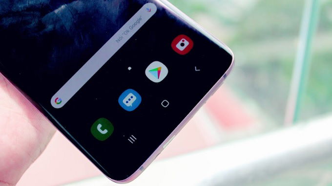 Cạnh viền dưới của Galaxy S9 Plus đã rất mỏng