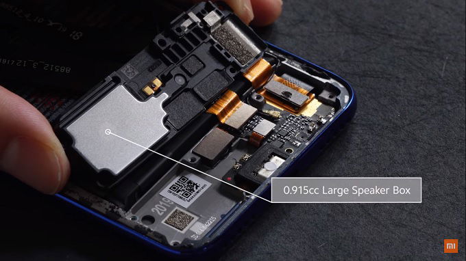 Buồng loa 0.915cc lớn hơn trên Mi A3