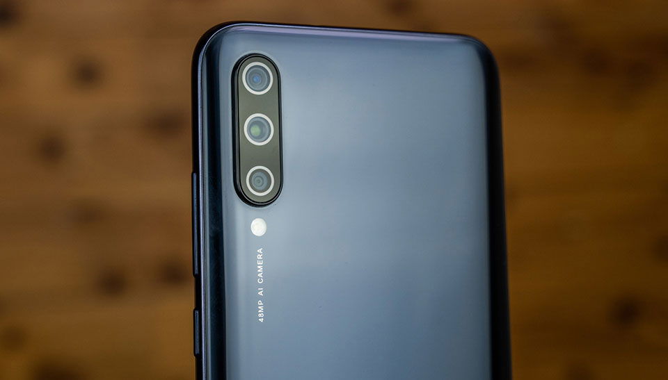 Máy trang bị ở phía sau bộ 3 camera