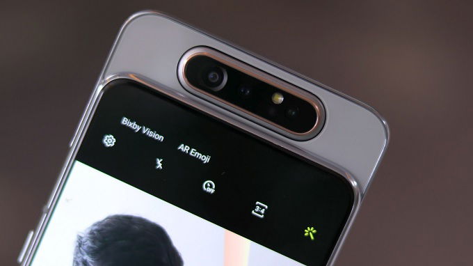 Ở chế độ selfie, Galaxy A80 bị cắt giảm tính năng