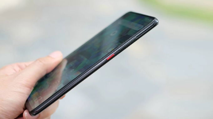 Mi 9T khá thanh mảnh