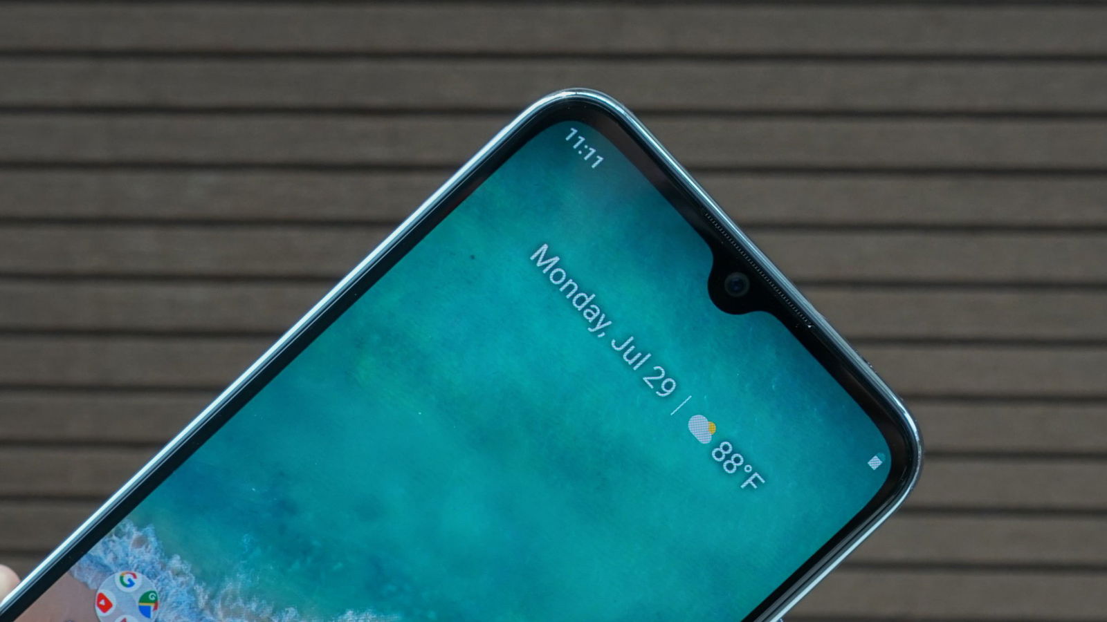 Camera trước Xiaomi Mi A3 được trang bị nhiều công nghệ hiện đại​, chứa trong notch giọt nước