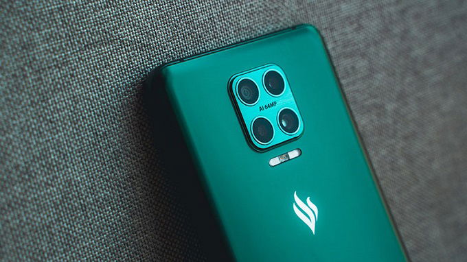 Cụm 4 camera sắp gọn trong ô hình vuông độc đáo
