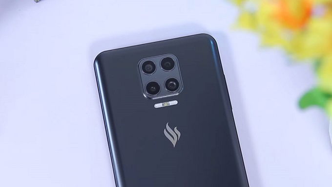 Vsmart Aris đi cùng cụm 4 camera AI 64MP
