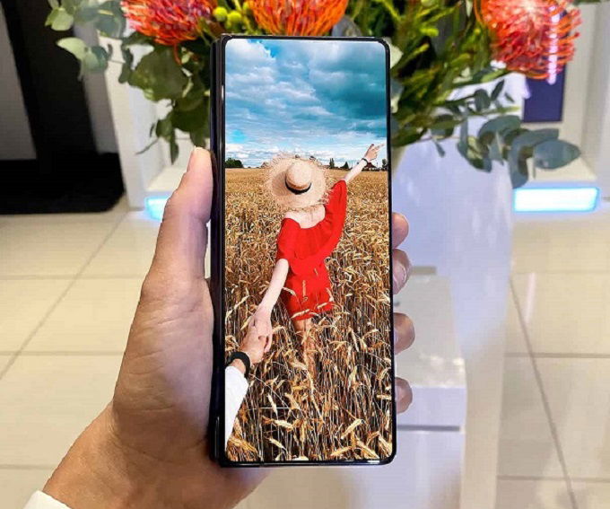 Galaxy Z Fold 3 được trang bị camera ẩn dưới App 007Win hỗ trợ đa dạng nền tảng
