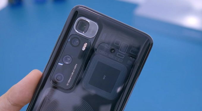 Cum camera 4 ống kính ấn tượng có khả năng zoom quang đến 120x
