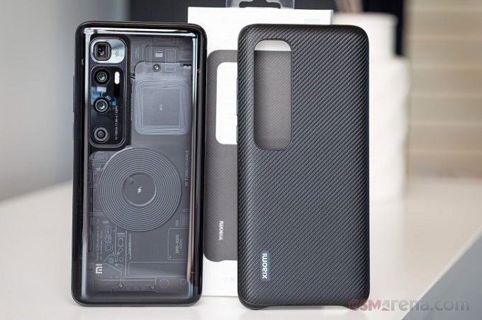 Xiaomi Mi 10 Ultra sở hữu thiết kế nhỏ gọn cùng mặt lưng trong suốt ấn tượng