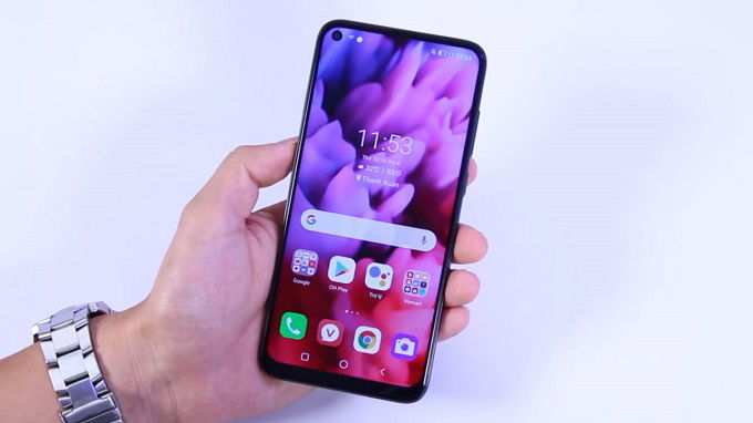  Vsmart Live 4 6GB có kích thước 6.5 inch, hỗ trợ độ phân giải Full HD+.