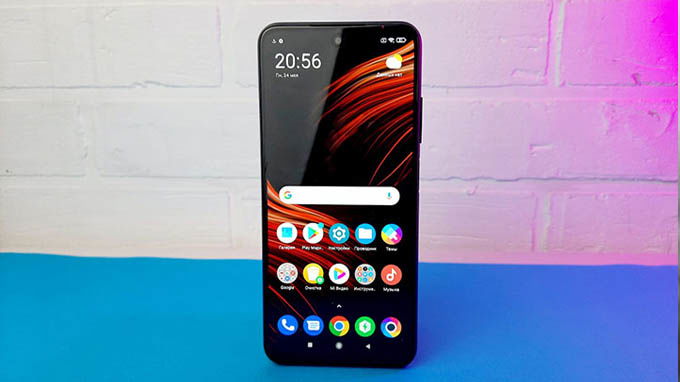 Màn hình đục lỗ trên Poco M3 Pro
